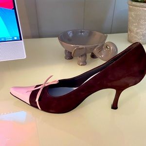 Cynthia Rowley pump. Brown suede with pink